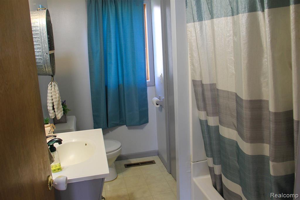 2167 E MAIN Street, Ubly, MI 48475 — Photo 23
