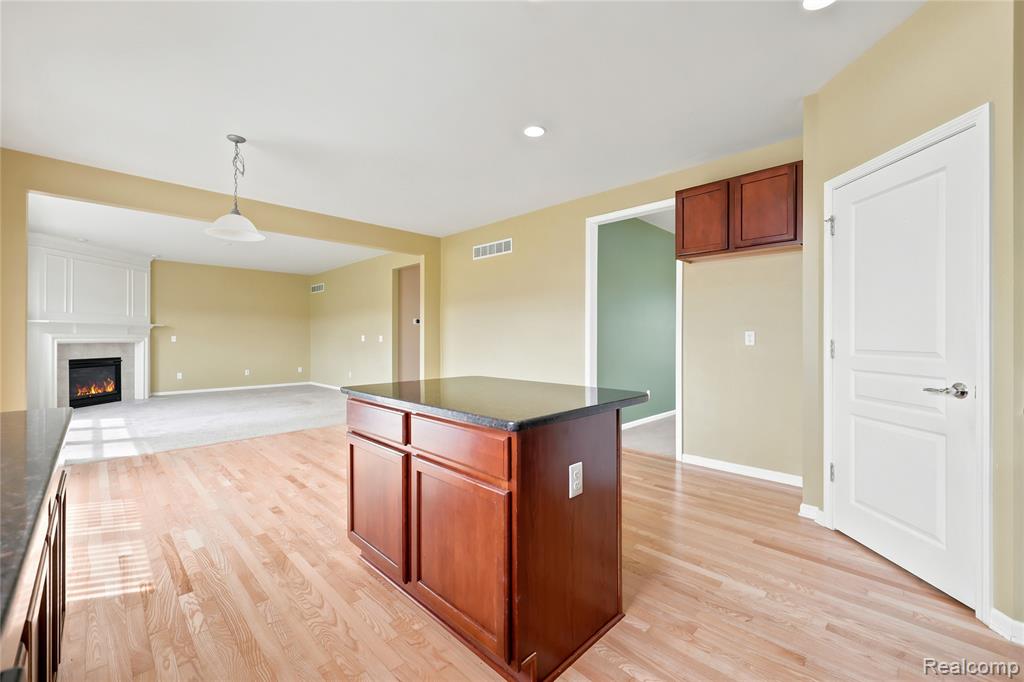 56626 Leeds Lane, Macomb, MI 48042 — Photo 16