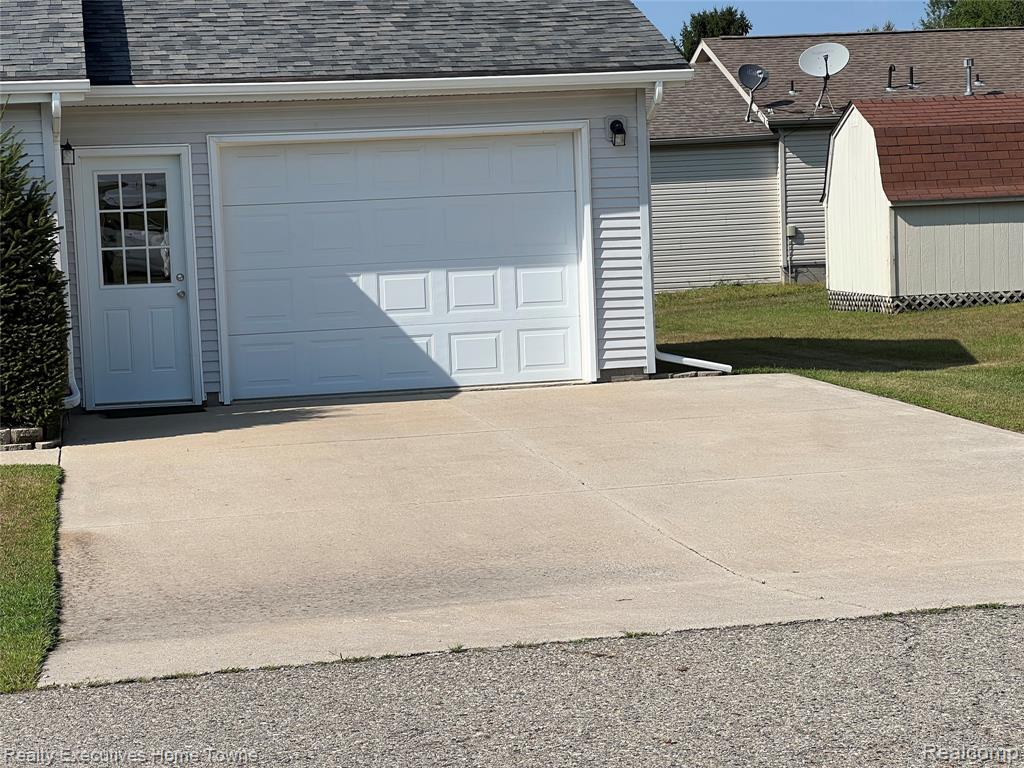 2293 DENNIS Street, Croswell, MI 48422 — Photo 4