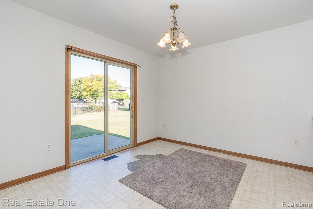 48749 Smokey Glen Court, New Baltimore, MI — Photo 27