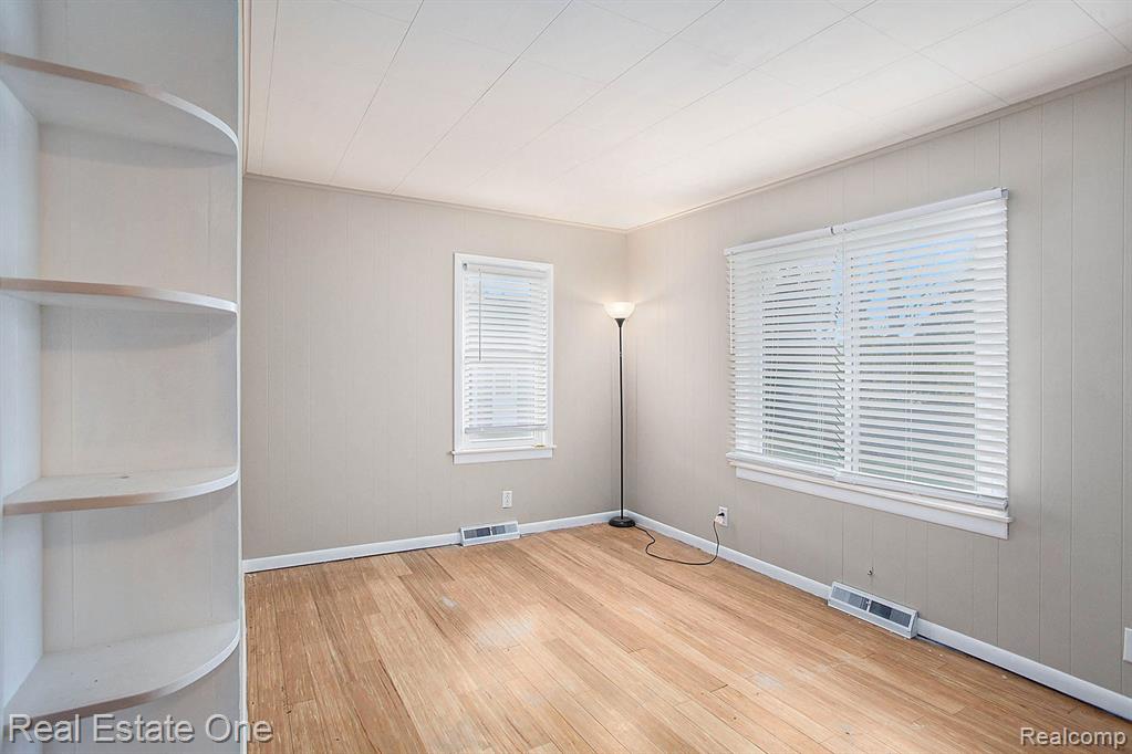 5251 Pontiac Lake Road, Waterford, MI 48327 — Photo 13