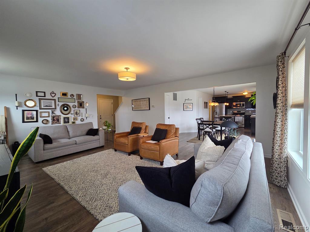 376 VENTURA, Howell, MI 48855 — Photo 11