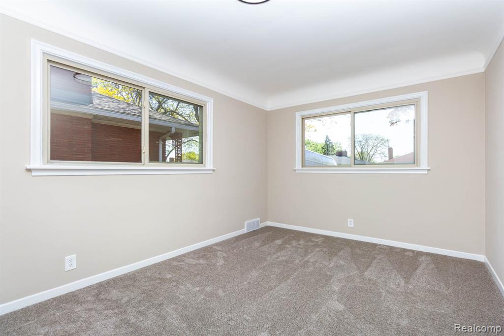 16115 Veronica Avenue, Eastpointe, MI 48021 — Photo 17