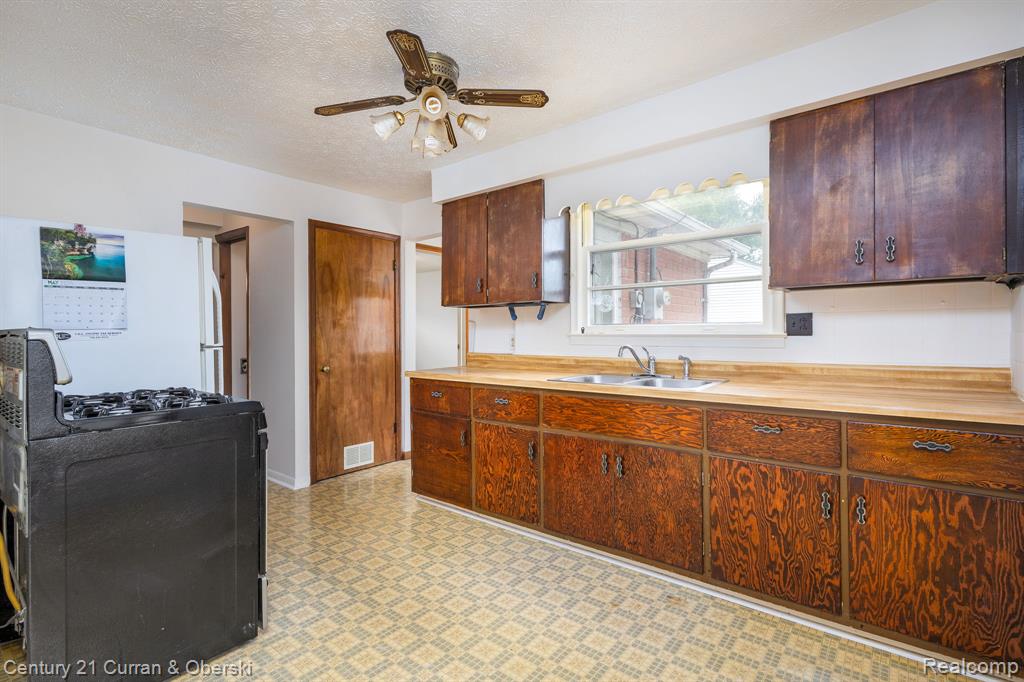 2548 Hearthside Drive, Ypsilanti, MI 48198 — Photo 7