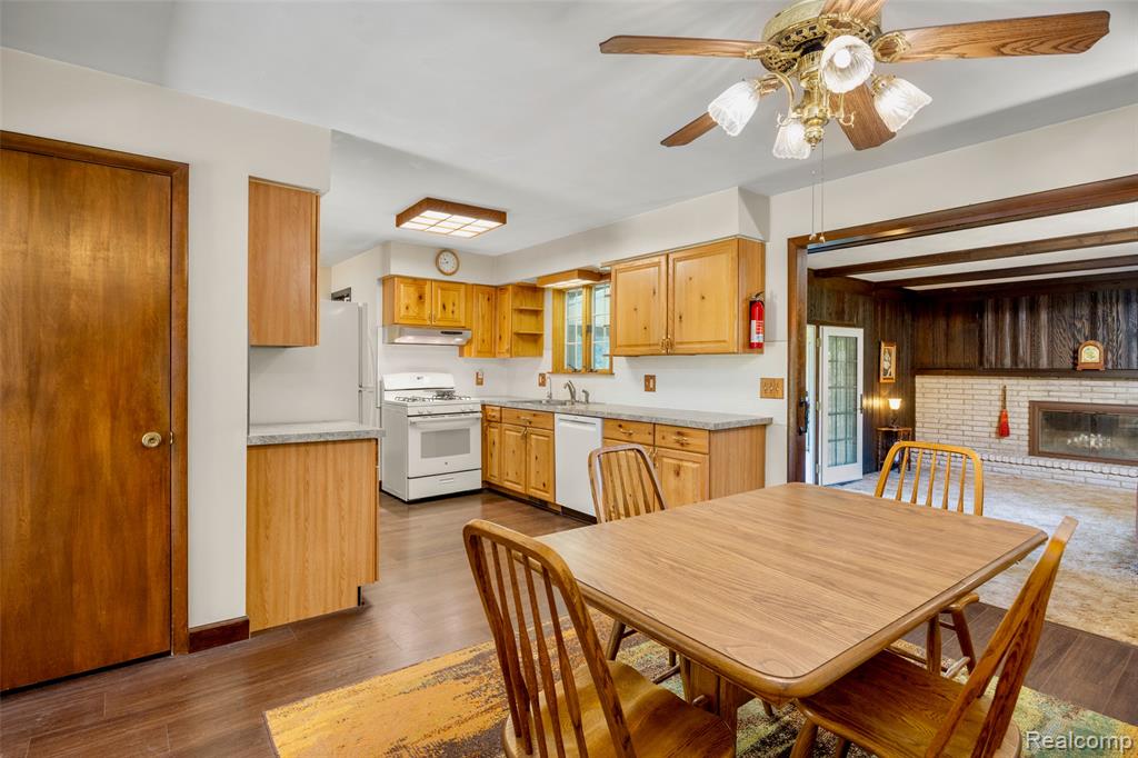 595 N Cedar Road, Fowlerville, MI 48836 — Photo 12