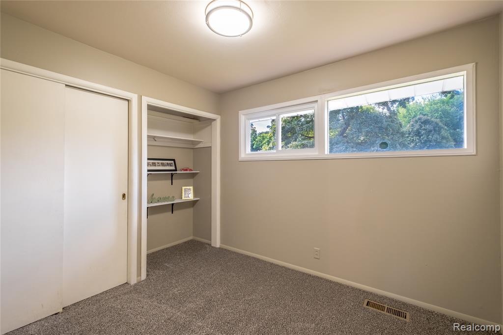 1814 Carmanbrook Parkway, Flint, MI 48507 — Photo 11