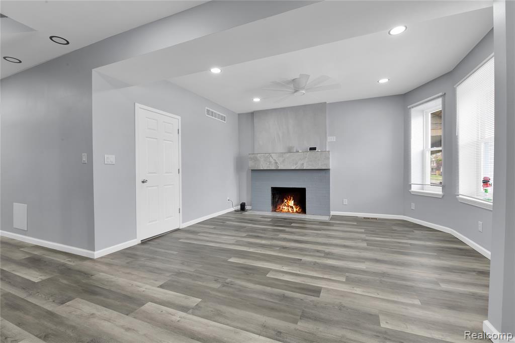 2653 LOTHROP Street - Photo 3
