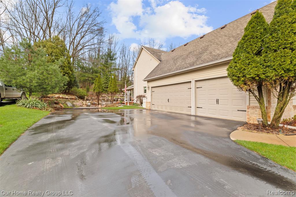 7805 Partridge Hill Drive, Brighton, MI 48116 — Photo 35