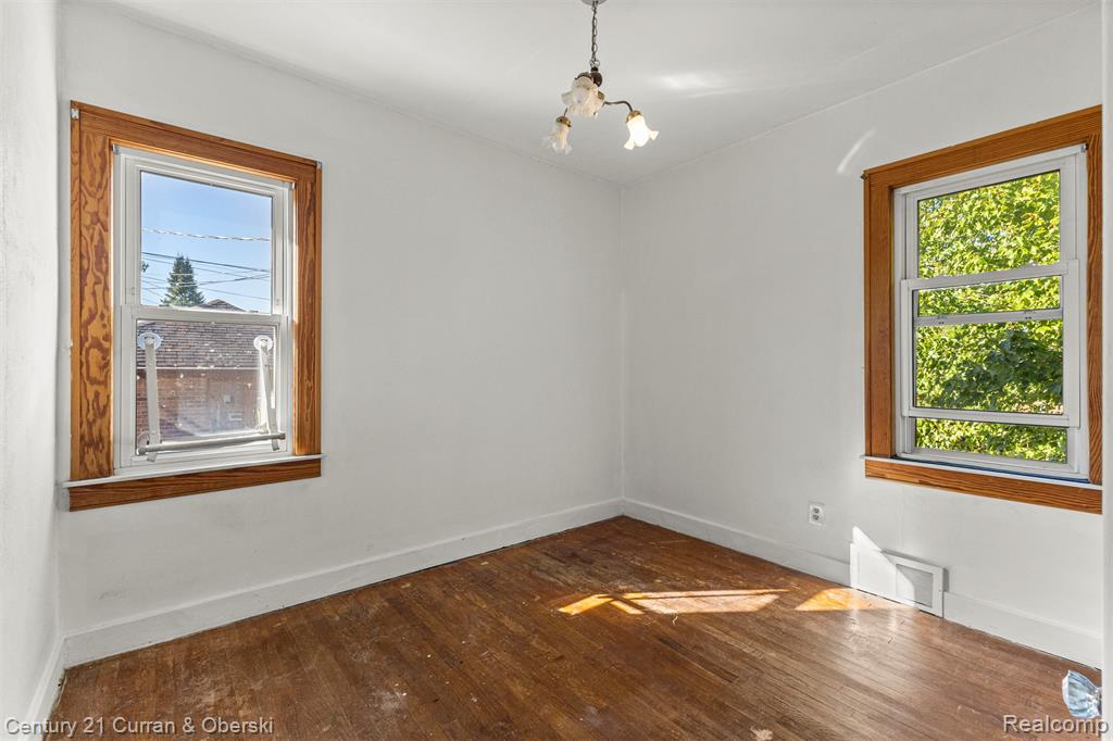 823 Saint John Street, Wyandotte, MI 48192 — Photo 13