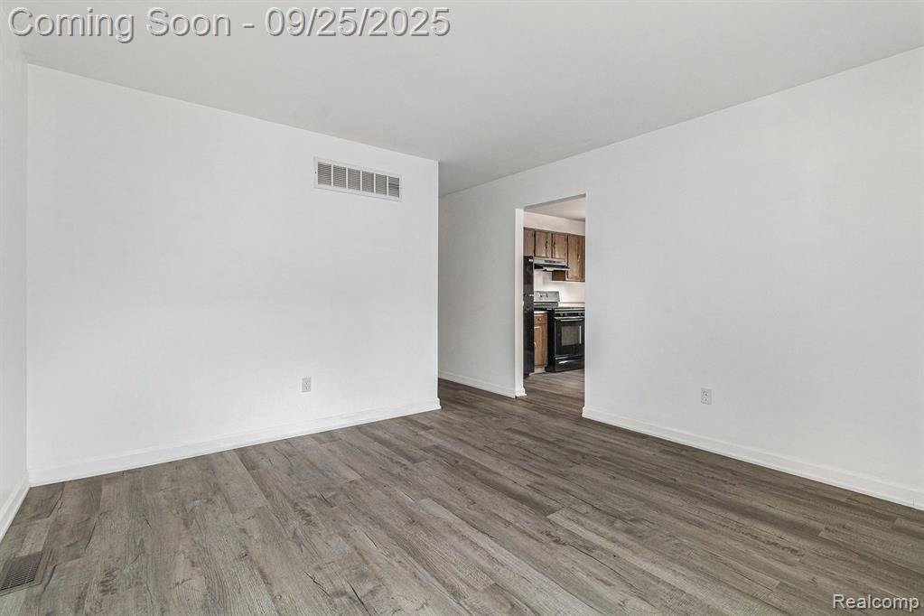 751 E Maxlow Avenue, Hazel Park, MI 48030 — Photo 5