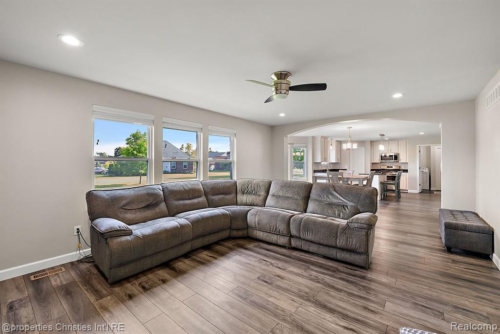 61171 SADDLECREEK Drive, South Lyon, MI 48178 — Photo 14