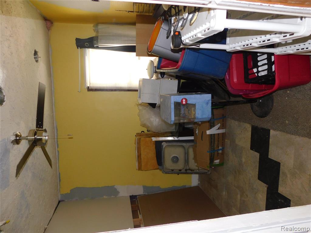 913 Davis Street, Flint, MI 48503 — Photo 9
