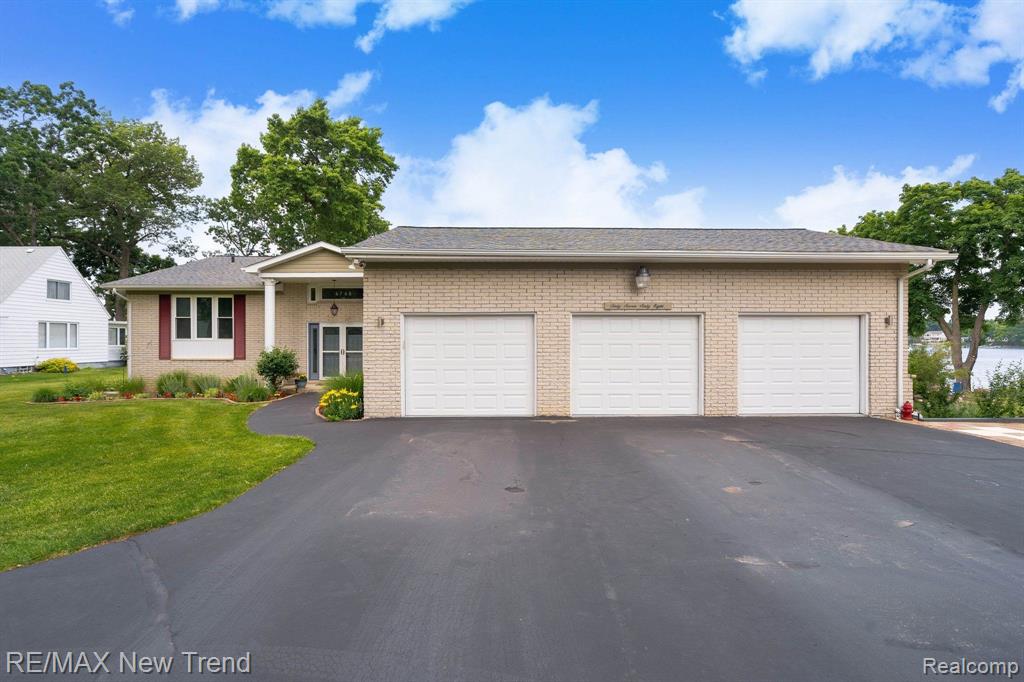 6768 HATCHERY Road, Waterford, MI 48327 — Photo 8