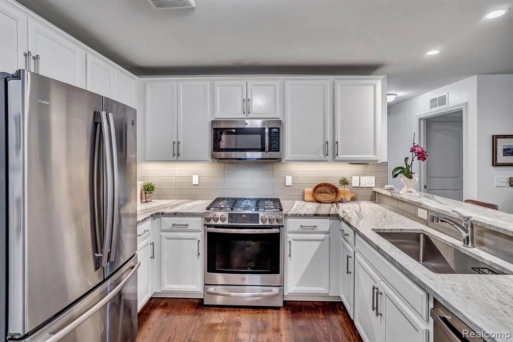 7004 BOULDER POINTE Drive, 89, Washington, MI — Photo 8