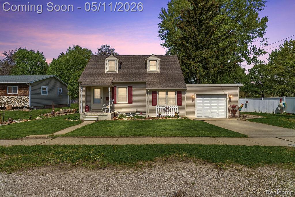 310 W Caroline Street, Fenton, MI 48430 — front exterior
