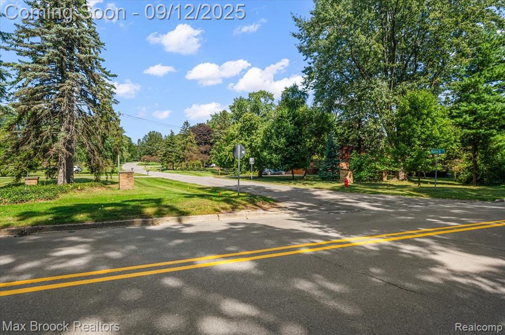 1027 Joanne Court, Bloomfield Hills, MI 48302 — Photo 40