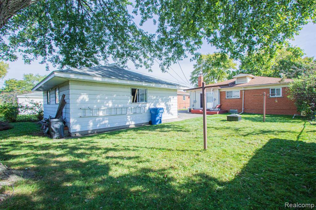 25125 CAMPBELL Avenue, Warren, MI 48089 — Photo 31