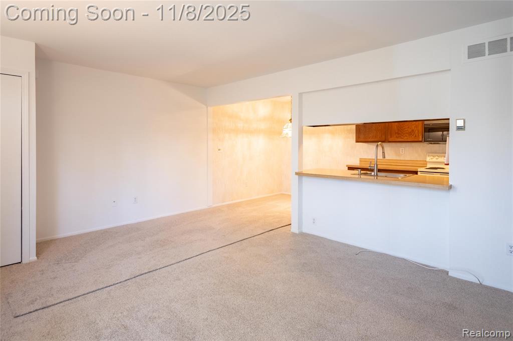 285 Inlet Court, Walled Lake, MI 48390 — Photo 6