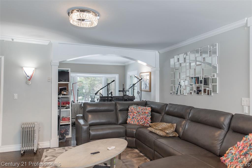 910 W Pine Tree Road W, Lake Orion, MI 48362 — Photo 12