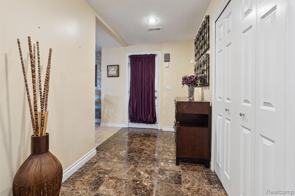 8162 E JEFFERSON Avenue, 7B, Detroit, MI 48214 — Photo 7