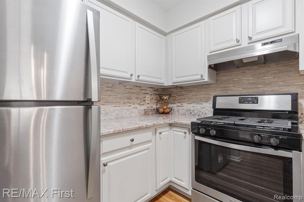 41450 AMBERCREST Drive, Sterling Heights, MI 48314 — Photo 5