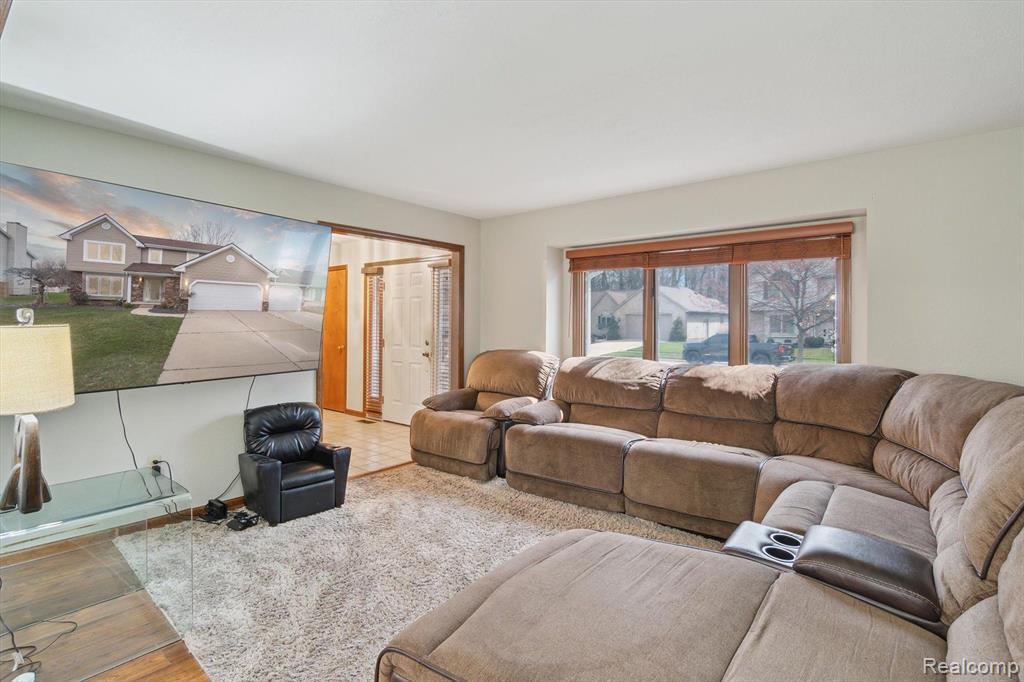 925 DONNALEE Drive, Monroe, MI 48162 — Photo 11