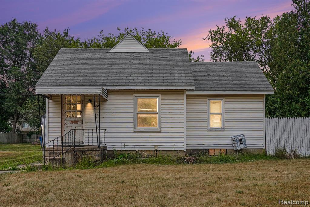 725 E Sherman Street, Holly, MI 48442