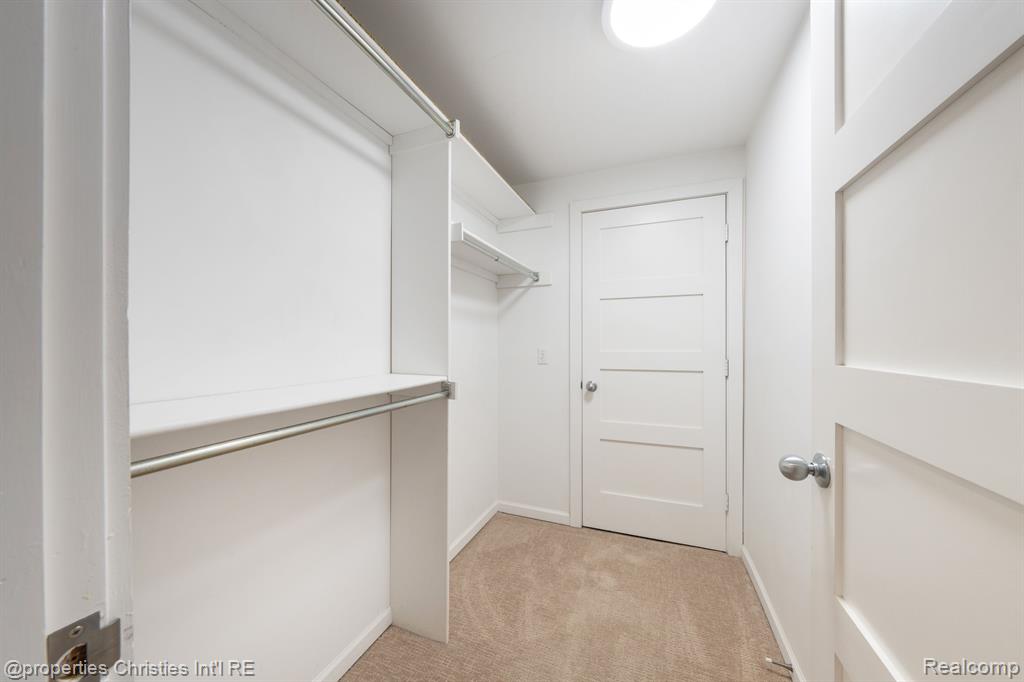 561 Yorkton Lane, Bloomfield Hills, MI 48304 — Photo 32