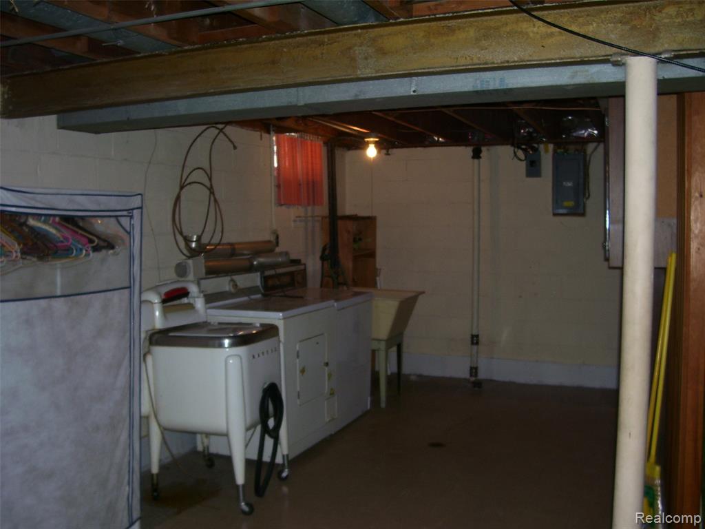 7300 Weingartz, Center Line, MI 48015 — Photo 14
