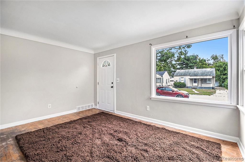 953 E BRICKLEY Avenue, Hazel Park, MI 48030 — Photo 2