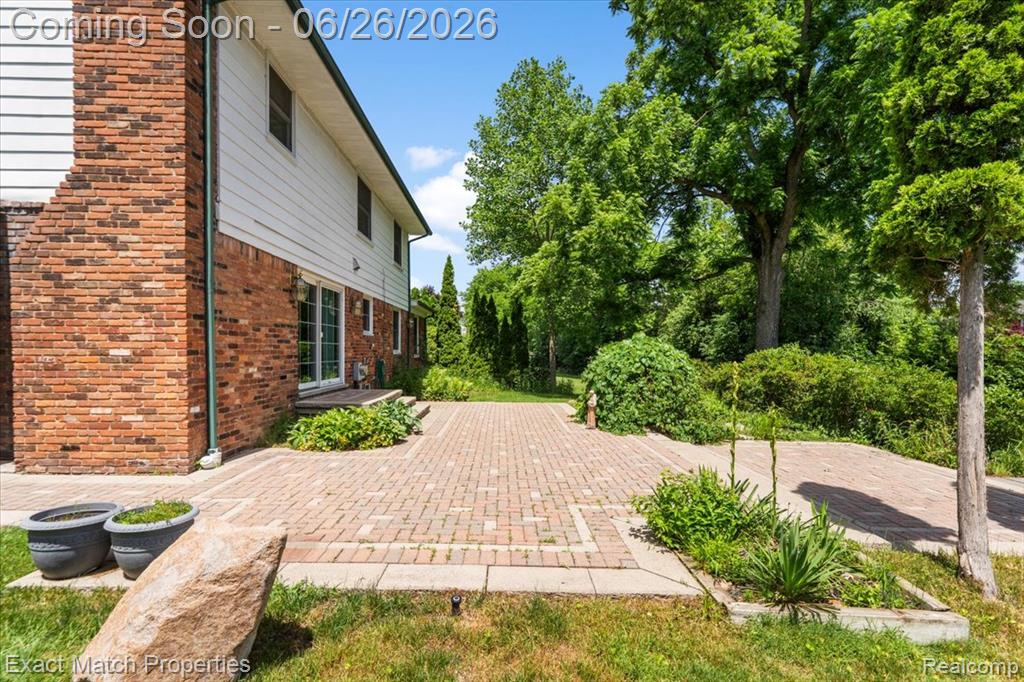 6737 Alderley Way, West Bloomfield, MI — Photo 58