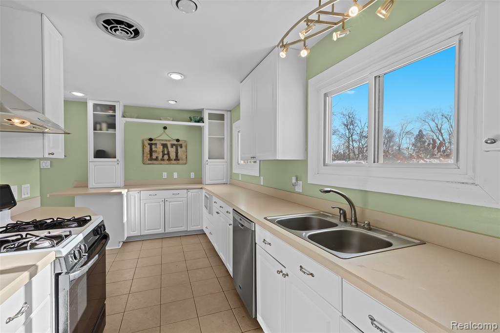 7275 Merrybrook, West Bloomfield, MI — Photo 11