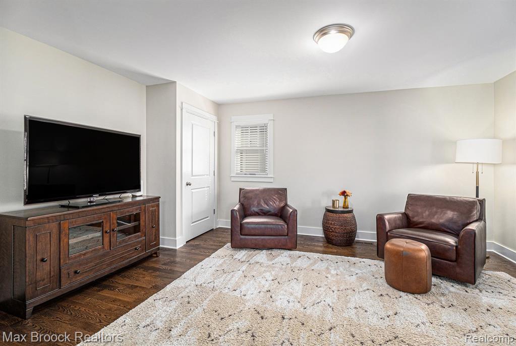 907 E 6TH Street, Royal Oak, MI 48067 — Photo 5