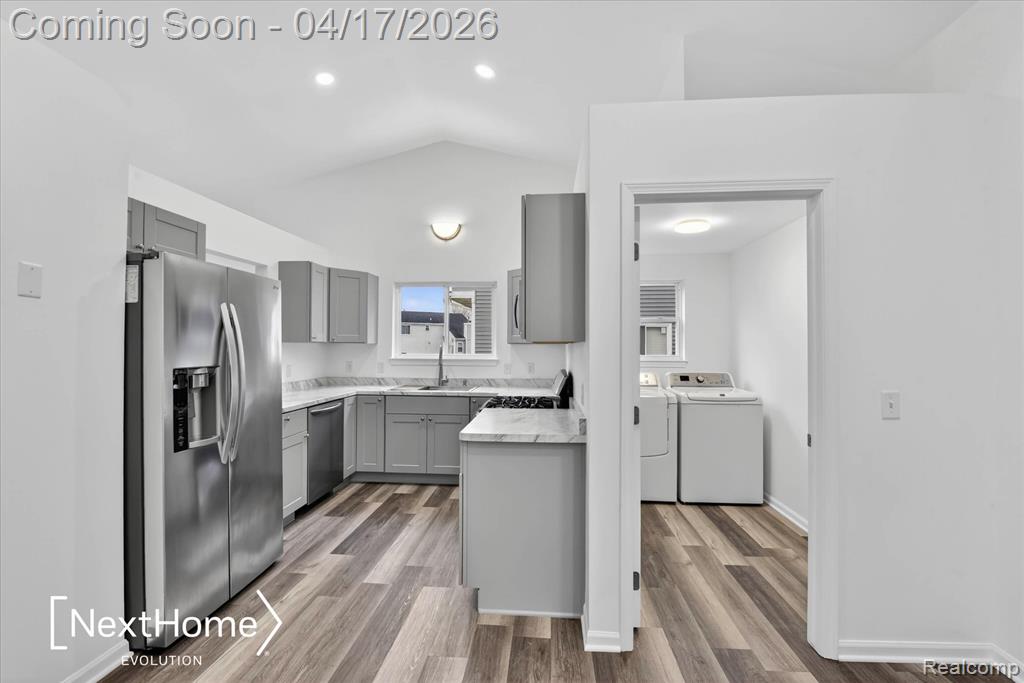 321 Oxford Court, Belleville, MI 48111 — Photo 17