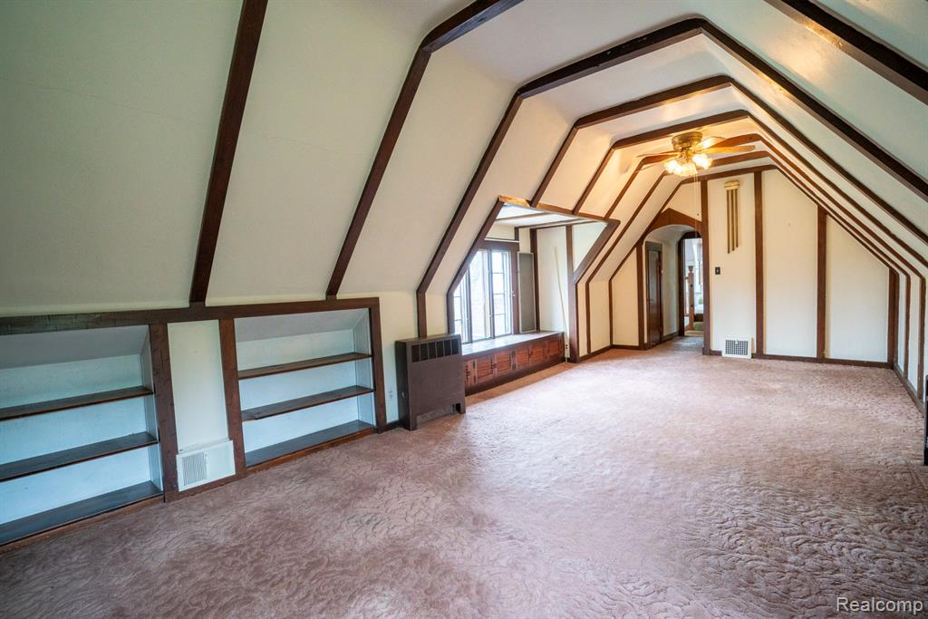 26470 Meadowood Court S, Lathrup Village, MI 48076 — Photo 11