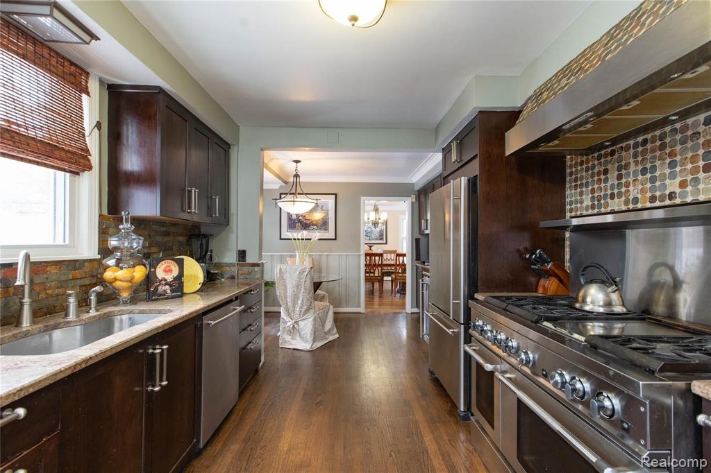 19451 ARGYLE Crescent, Detroit, MI 48203 — Photo 2