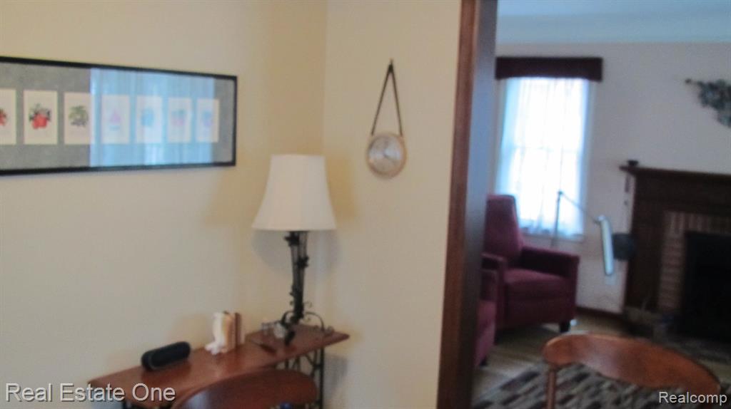 921 MAYBURN Street, Dearborn, MI 48128 — Photo 10