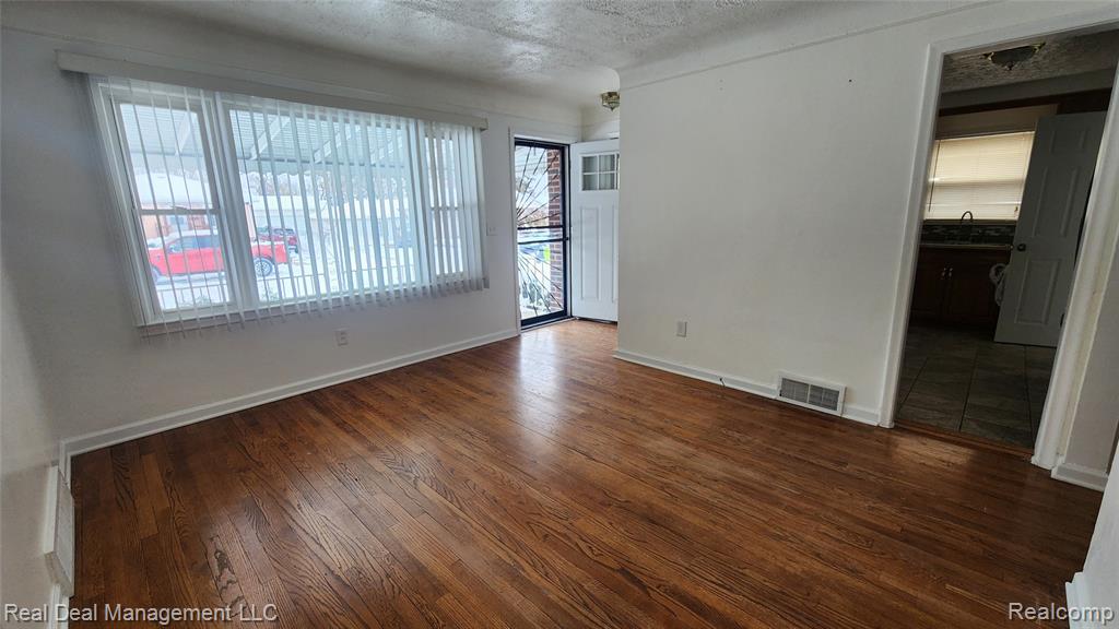 49 E Fairmount Avenue, Pontiac, MI 48340 — Photo 4
