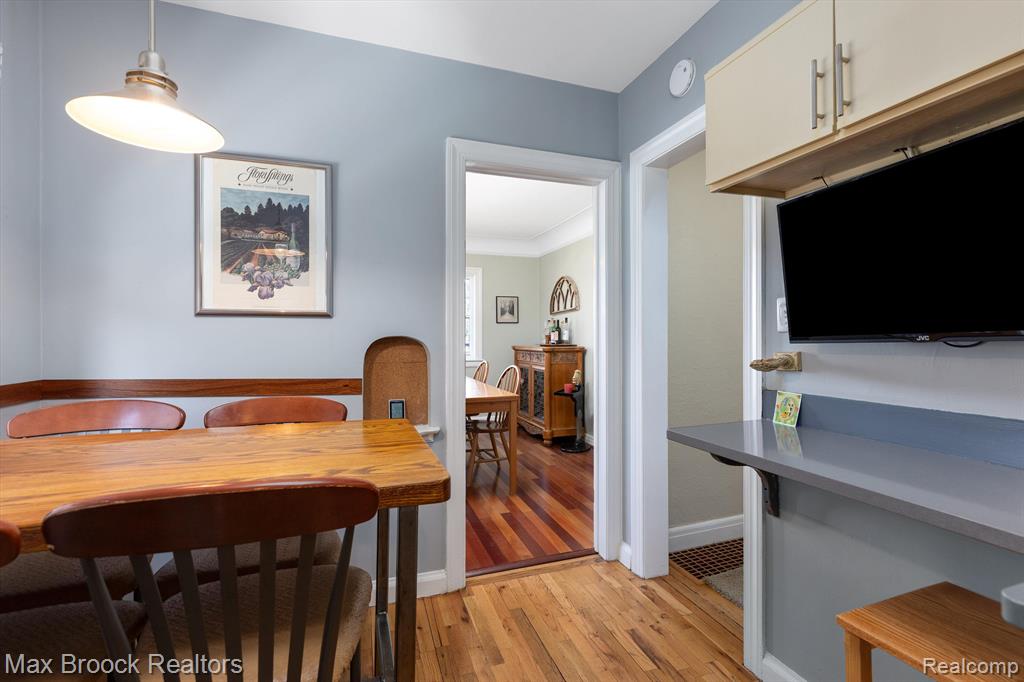831 W OAKRIDGE Street, Ferndale, MI 48220 — Photo 12