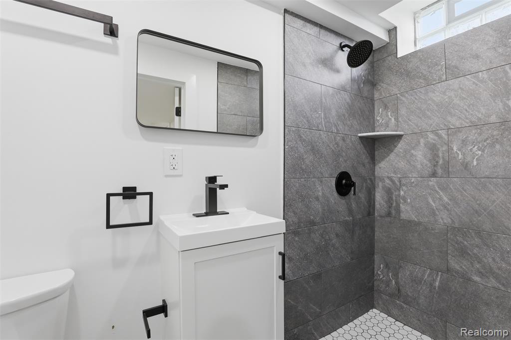 15230 Oakwood Drive, Oak Park, MI 48237 — Photo 39