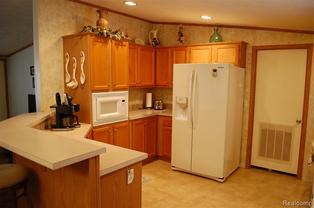23166 Swallow, New Boston, MI 48164 — Photo 5