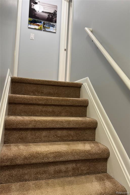 405 Woodstone Road, Waterford, MI 48327 — Photo 18