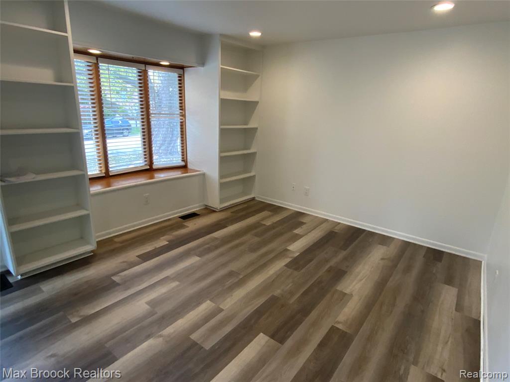 5715 SUNNYCREST Drive, West Bloomfield, MI 48323 — Photo 4