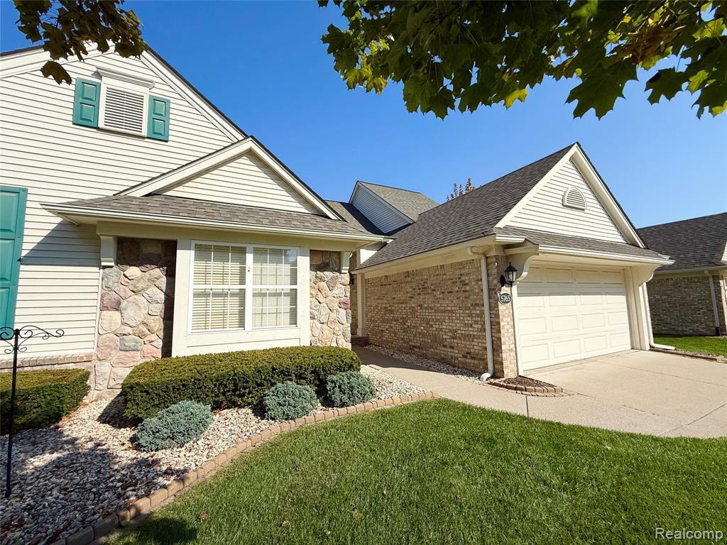 5765 Woodview Drive, Sterling Heights, MI 48314 — Photo 4