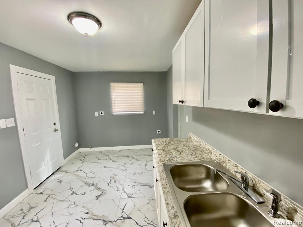 9145 DECATUR Street, Detroit, MI 48228 — Photo 16