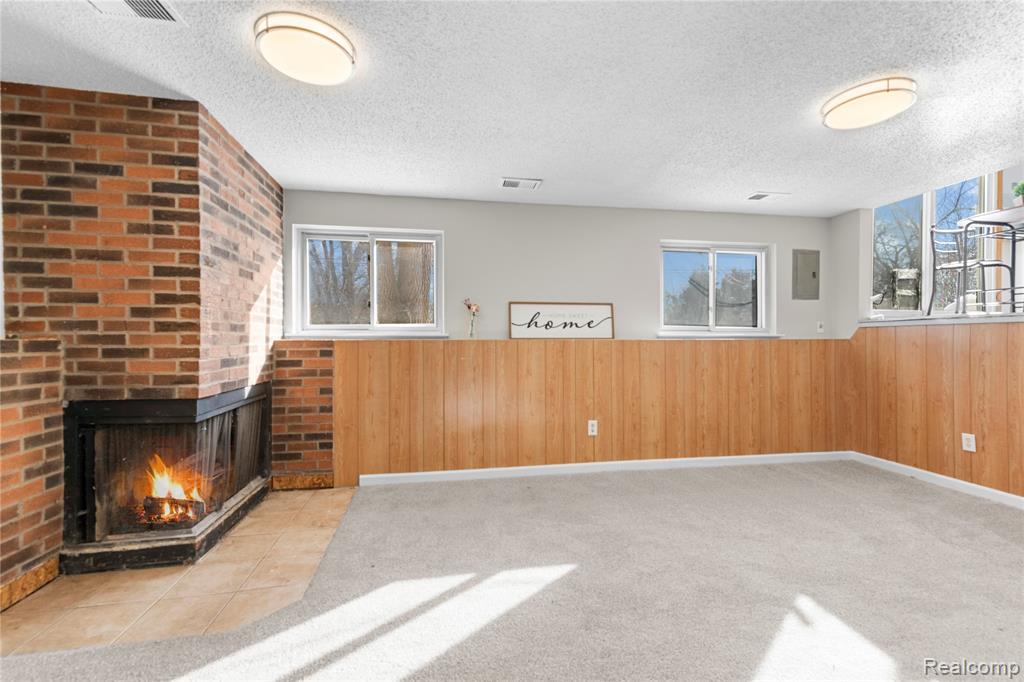 715 Woodingham Avenue, Waterford, MI 48328 — Photo 15