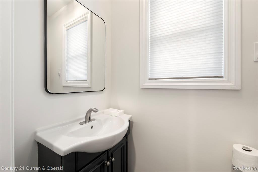 21412 Holmbury Road, Northville, MI 48167 — Photo 23