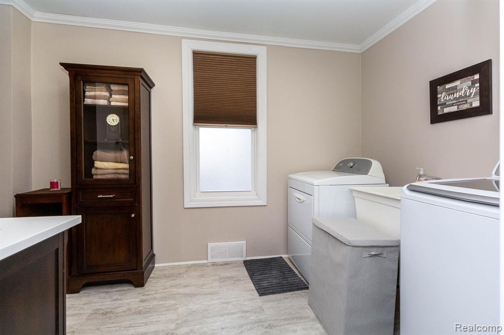 843 CHERRY Street, Wyandotte, MI 48192 — Photo 32