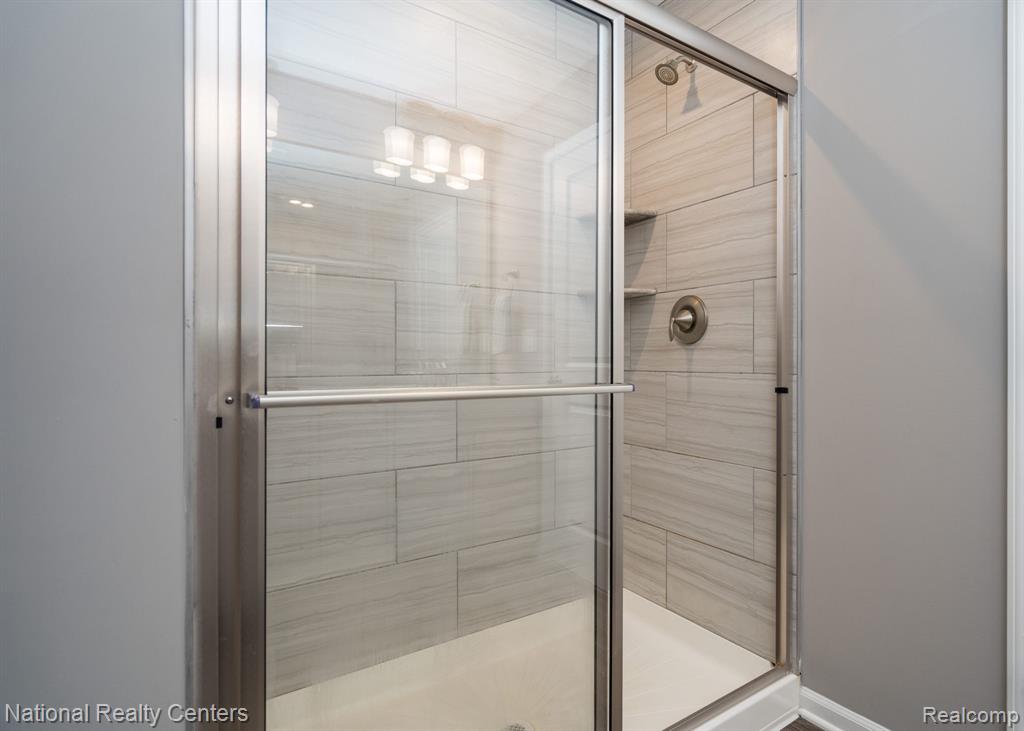 4758 Broomfield Way, Lake Orion, MI — Photo 22