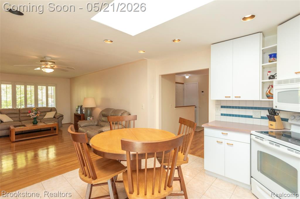 2445 Liverpool, Auburn Hills, MI 48326 — Photo 20